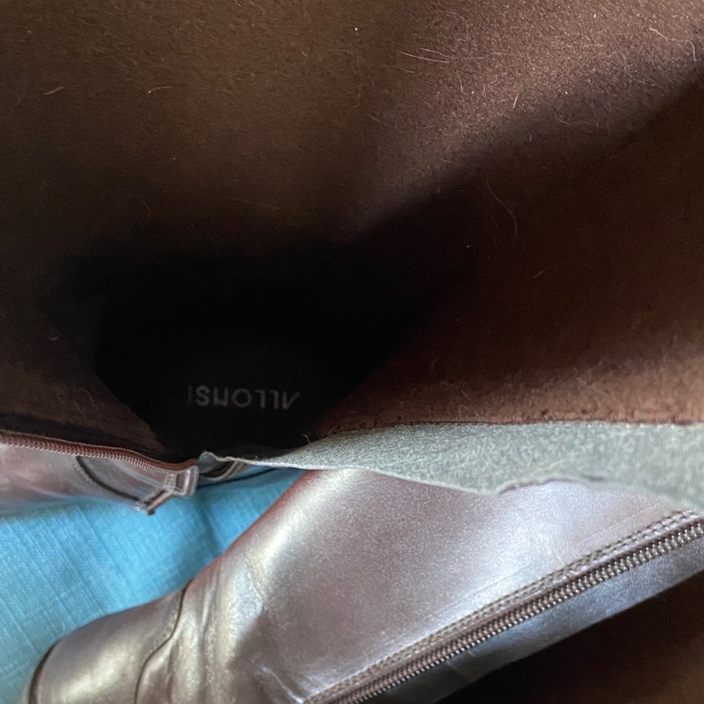Elegant Brown Genuine Leather Knee-High Boots Size 6 - Picture 4 of 7